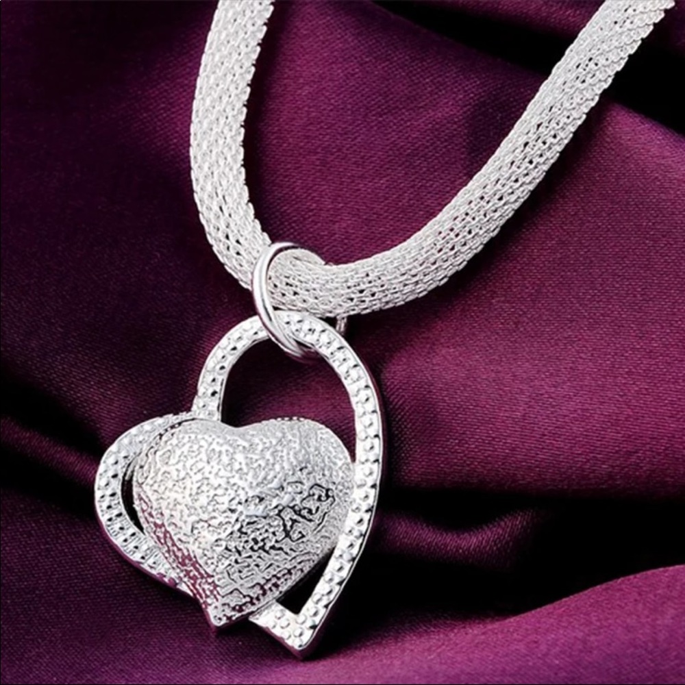 🌟 Silver Heart Pendant Necklace